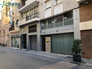 Location Local commercial à Centro. Venta o alquiler de local comercial en calle rabida, huelva