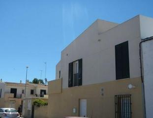 Casa in Ayuntamiento-Barrio Alto. Chalet adosado en sanlúcar de barrameda