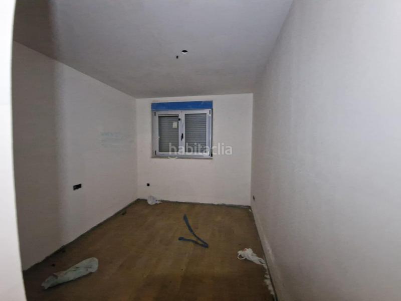 Foto 03f9b48d-2b1c-45ea-9c08-6f11ec9c7a14. Edifici a estrada vella-sta mariña a Rosal (O)