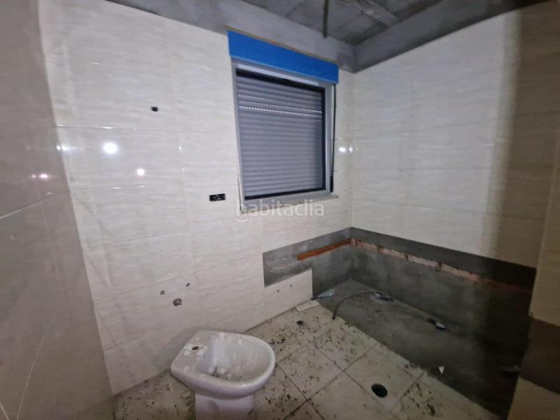 Foto b8b86275-2665-4557-aaeb-12d22c03c79c. Edifici a estrada vella-sta mariña a Rosal (O)