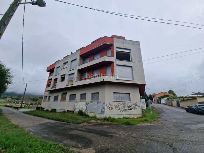 Foto eda70a0b-9fb9-4441-b3e6-4279f6958ed0. Edifici a estrada vella-sta mariña a Rosal (O)