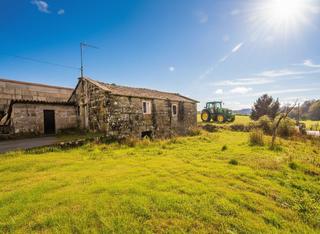 Bauernhof in Lugar lourido-castelanes 35. Se vende casa con finca en covelo.