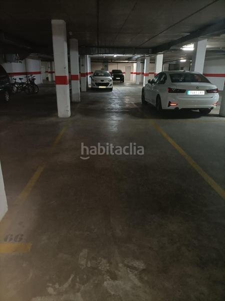 Foto 975597a4-1a5d-4d83-8606-dfbabd653e07. Parking voiture dans Parque Alcosa Sevilla