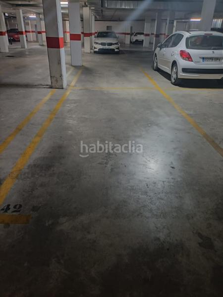Foto 678daa06-86d5-4dd8-b06e-9045cfbc4019. Parking voiture dans Parque Alcosa Sevilla