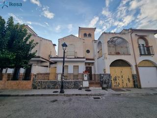 Maison jumelée à Santa Fe. Venta de casa en calle luis de monteagudo  santa fe granada