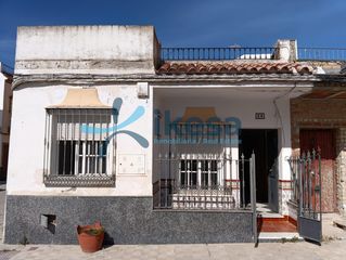 Casa a schiera in Cabezas de San Juan (Las). Venta de casa adosada en las cabezas de san juan  sevilla