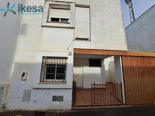 Maison jumelée à Niebla. Venta de casa adosada en niebla, huelva.