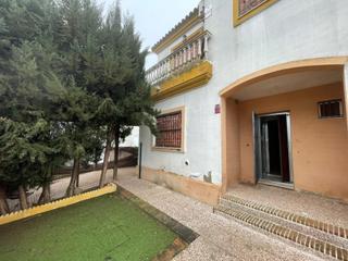 Maison jumelée à Espartinas Pueblo. Casa en venta en cjardines de san telmo 8  espartinas sevilla