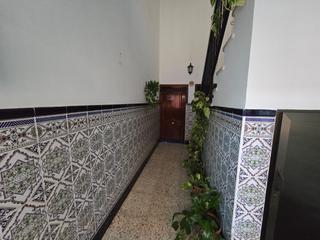 Pis a La Banda - Campo de Fútbol. Amplio inmueble de 119 m con 3 habitaciones en chiclana de la fr