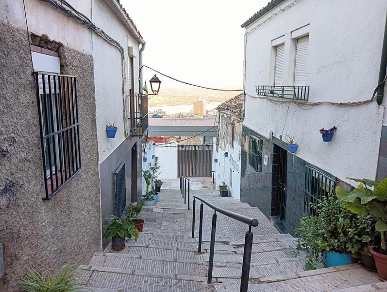 Foto 1c058d91-c101-4a71-bd1f-ef387bbc1c30. Maison jumelée dans Ctra. Circunvalación - La Magdalena Jaén