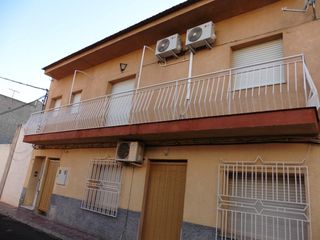 Semi detached house in Totana. Se vende piso en la localidad de totatna