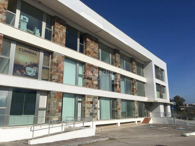 Foto 5c188176-6242-4c84-b8f1-214d68d0cade. Parking voiture dans Barrios (Los)