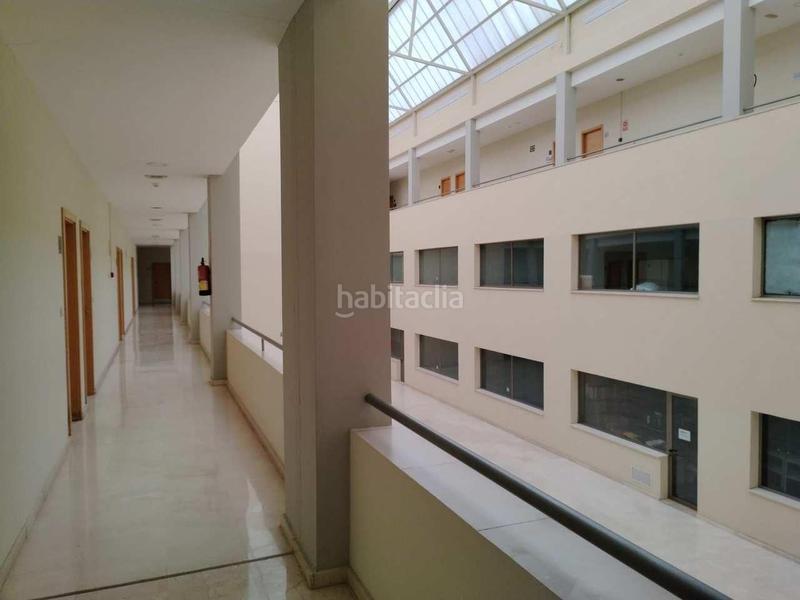 Foto c5c09241-84af-4af5-ae2e-fb27f3f480d6. Parking voiture dans Barrios (Los)