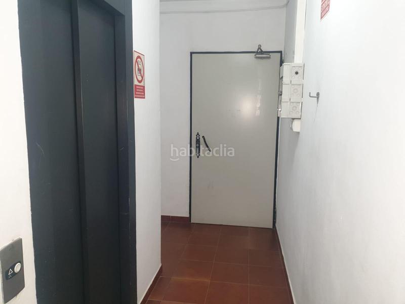 Foto b1fc6cd1-dc03-4851-b74a-6337e900dfaf. Aparcament cotxe a Cazalla de la Sierra