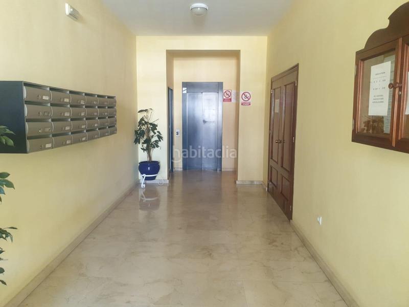 Foto de9a5a6b-cee0-437c-8907-bb380faa5a38. Aparcament cotxe a Cazalla de la Sierra