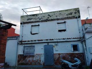 Chalet à Pescadores - Saladillo. Casa de dos plantas con reforma integral en algeciras, muy cerca