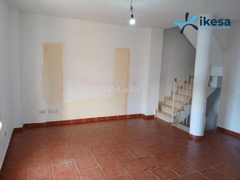 Foto 696bc2d2-8b1b-42ff-af49-fa2028f9c4cf. Casa adossada a Almonte Almonte