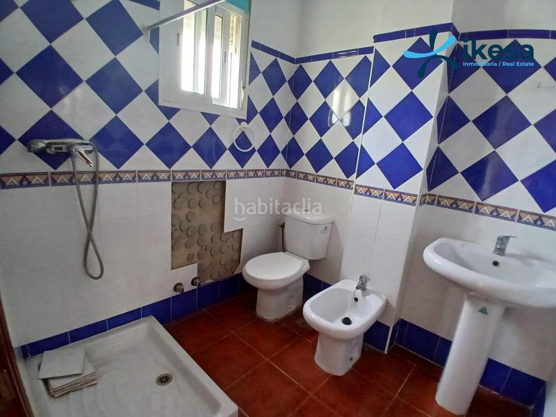 Foto 9b06e291-fff2-442d-b1bd-5c14a98c7b98. Casa adossada a Almonte Almonte