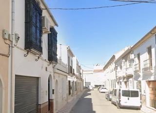 Maison jumelée à Pedrera. Venta de adosado sin posesión en pedrera sevilla