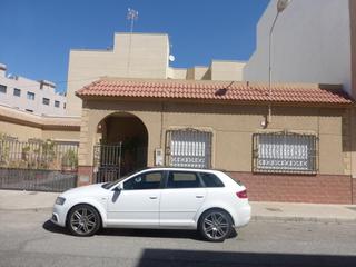 Casa aparellada a Santo Domingo