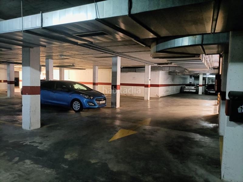 Foto c8af101b-c3de-4331-bf42-084e22b7e9d0. Parking coche en colores - entreparques Sevilla