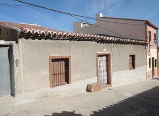 Maison jumelée à Madrigal de las Altas Torres. Venta de adosado en cdr en madrigal de las altas torres ávila
