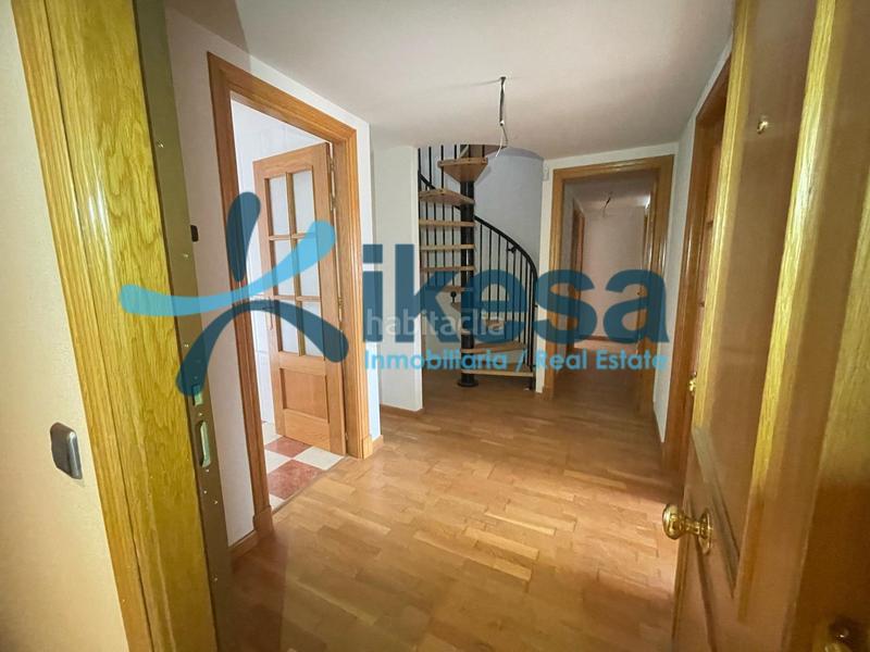 Foto 9868f547-a9b5-4523-b534-12bca4fd8f31. Dachwohnung mit parking in Centro ciudad Linares