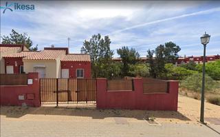 Casa adossada a Ayamonte ciudad. Venta de chalet adosado en ayamonte, huelva. activo sin posesión