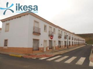 Maison jumelée à Bonares. Venta de chalet adosado en bonares, huelva. activo inmobiliario