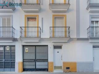 Maison jumelée à Moguer. Venta de chalet adosado en moguer, huelva.