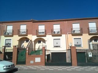 Casa adossada a Villanueva de la Reina