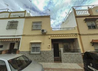 Maison jumelée à La Paz. Venta de adosado en alcalá de guadaíra sevilla