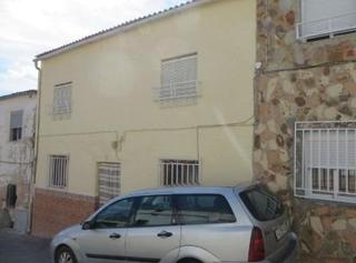 Casa adossada a Huelma. Venta de casa sin posesión en huelma jaén