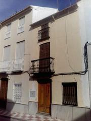 Casa aparellada a Torredonjimeno. Venta de casa sin posesión en torredonjimeno jaén