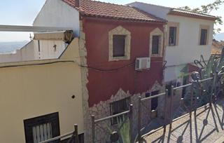 Casa adossada a Ctra. Circunvalación - La Magdalena. Venta de adosado en cdr en jaén