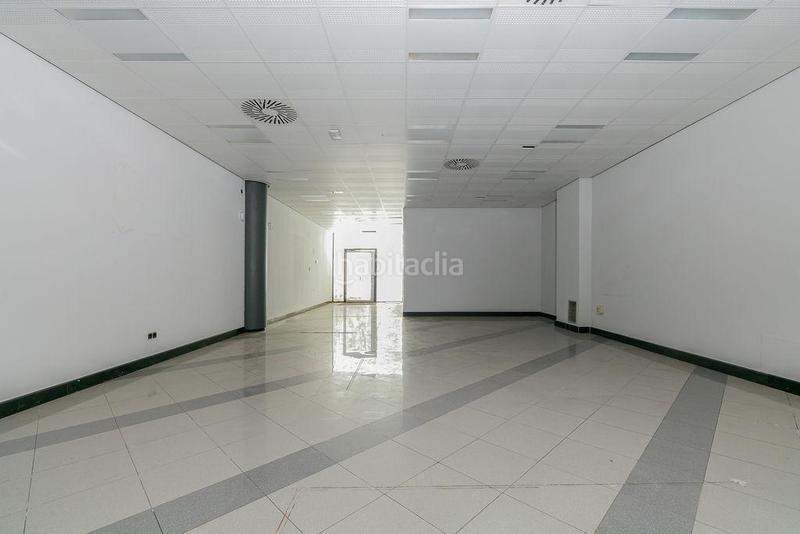 Foto bbf18512-9e99-4614-a0e1-2cef716bfb58. Business premise in calle venezuela 46 in Plaza España - Corte Inglés Vigo