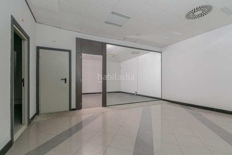 Foto 8cddb802-59ba-4fee-b3a4-f6c7092393a2. Locale commerciale in calle venezuela 46 in Plaza España - Corte Inglés Vigo