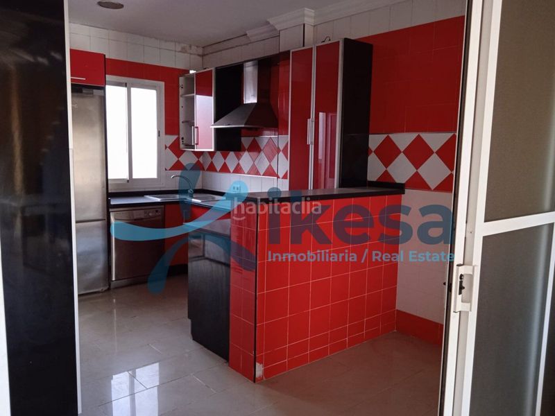 Foto 46650eab-3854-4ea6-bf82-7fa884cca576. Casa amb aparcament a Casariche