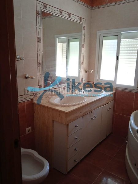 Foto 7454d914-283b-4b88-a75c-e99d773b3d52. Casa amb aparcament a Casariche