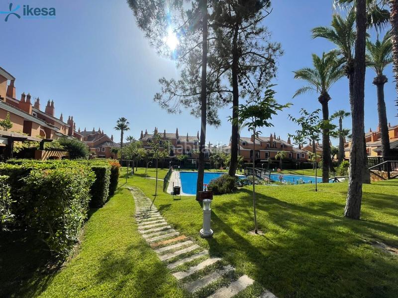 Foto 0196ed14-5e97-4fa9-bff4-f27527c2a344. Duplex con parcheggio piscina in Islantilla golf Islantilla