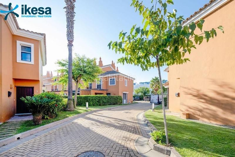 Foto 2f9e9093-eff4-4ca0-be37-1831ec604991. Duplex con parcheggio piscina in Islantilla golf Islantilla