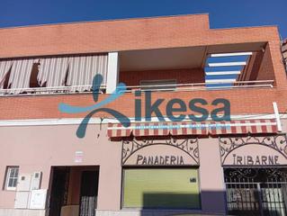 Pis a El Alquián. Venta de local y vivienda en almería