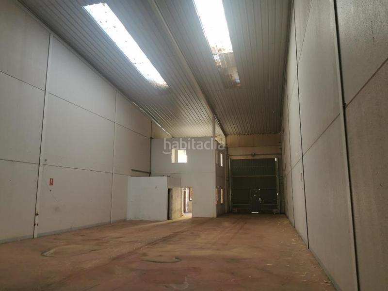Foto 0a70d444-8a8f-457e-8bf4-ea3646e9b5c7. Bâtiment à usage industriel dans Burguillos