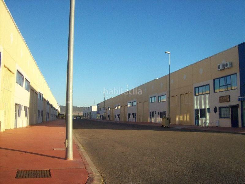 Foto b6130bbc-8f76-4b14-9f75-176d808e44cf. Bâtiment à usage industriel dans Burguillos
