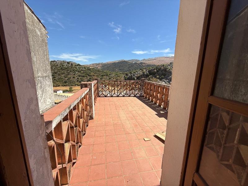 Foto a9bc0421-7633-4dfa-8fee-85d64de5b424. Casa adosada encantador adosado con vistas y excelente ubicación en Benaoján