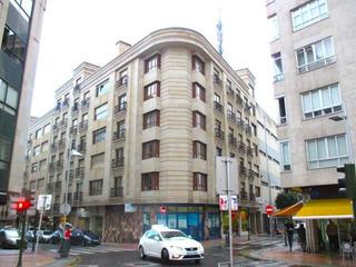 Local Comercial en Calle del Poeta Uxío Novoneyra 4