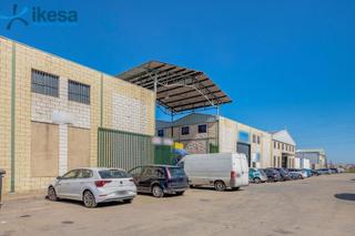 Bâtiment à usage industriel à Nuevo Parque - Los Rosales - Tráfico Pesado. Venta de nave industrial en huelva.