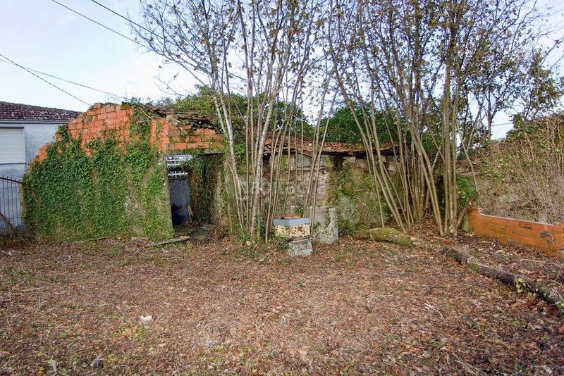 Foto 3cc149dd-3186-442a-9a6b-cd7b88f574e6. Casa en lugar tellado 48 chalet independiente en venta, lg tellado, castrelo de miño, ourense. para reformar en Ramirás