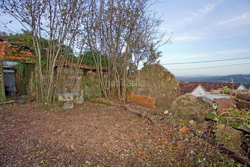 Foto 530e9d9e-3930-4371-b7a3-ccd709e6d963. Casa en lugar tellado 48 chalet independiente en venta, lg tellado, castrelo de miño, ourense. para reformar en Ramirás