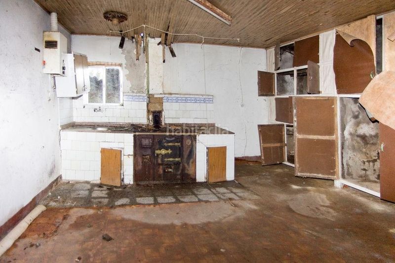 Foto 6cb01d83-4b0e-4701-97b6-e6f73e1209ff. Casa en lugar tellado 48 chalet independiente en venta, lg tellado, castrelo de miño, ourense. para reformar en Ramirás